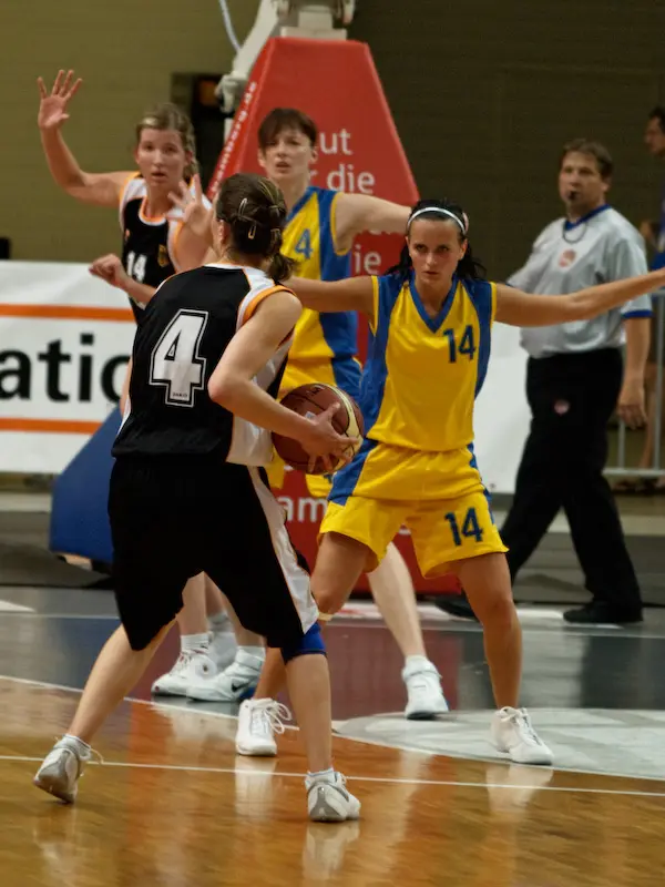 In game Claudia Voigt (4) and Svenja Kalcher (14, GER) and Viktoriya Ukrainets (14) and Nataliya Strogova (14, UKR)