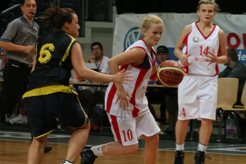 In game Isabella Tirnovan (6, SWE), Svetlana Lipkina (10) and Anna Lukanova (14, RUS)