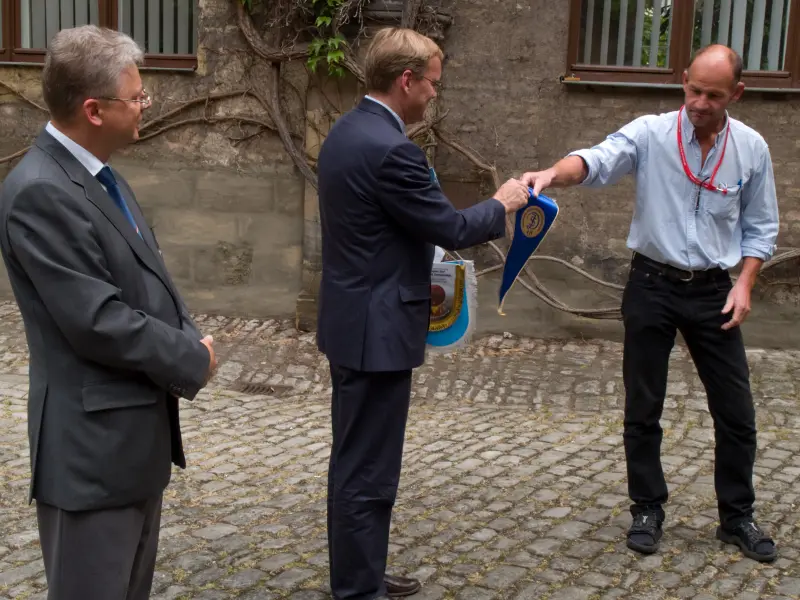 Pendant of Sweden hands over Christian Boklund