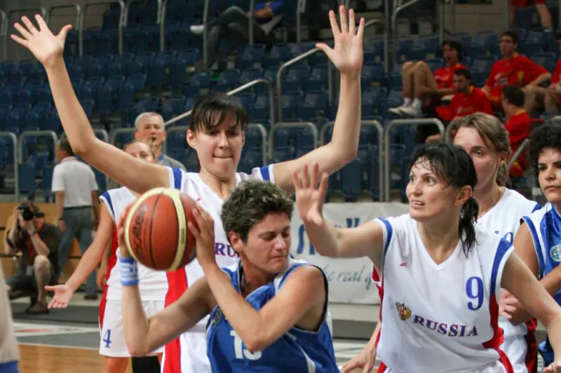 With ball Ioanna Voudouri (GRE)