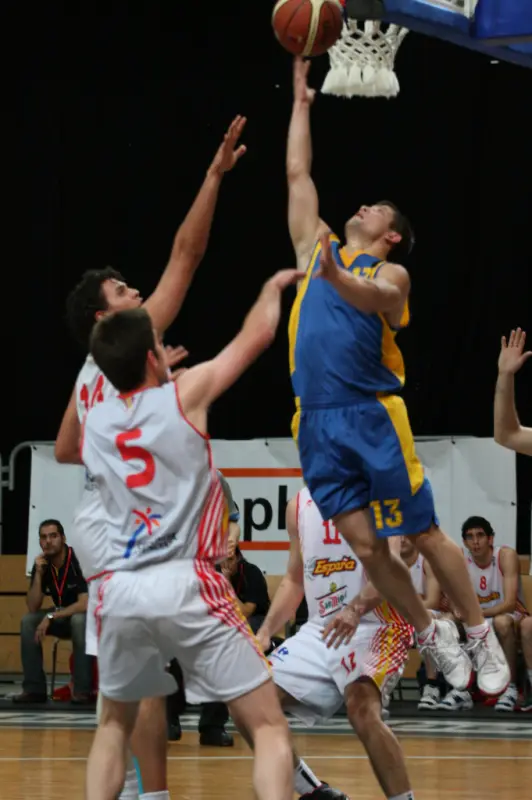 Small Andrey Ilyichev (13, ������) on equal plays with players from Spain