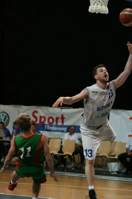 It is useful the veteran of basketball Sasa Lukic (SLO) plays